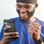 Coque Techsuit Carbon Silicone pour Samsung Galaxy S23 - Black – Image 6