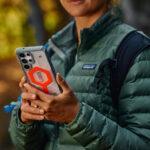 Coque UAG Pathfinder Clear MagSafe pour Samsung Galaxy S25 Ultra - Active Lava Lanyard – Image 6