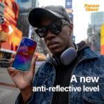 Protection d'écran PanzerGlass® Ultra-Wide Fit Screen Protector pour iPhone 16 Pro - Black – Image 6